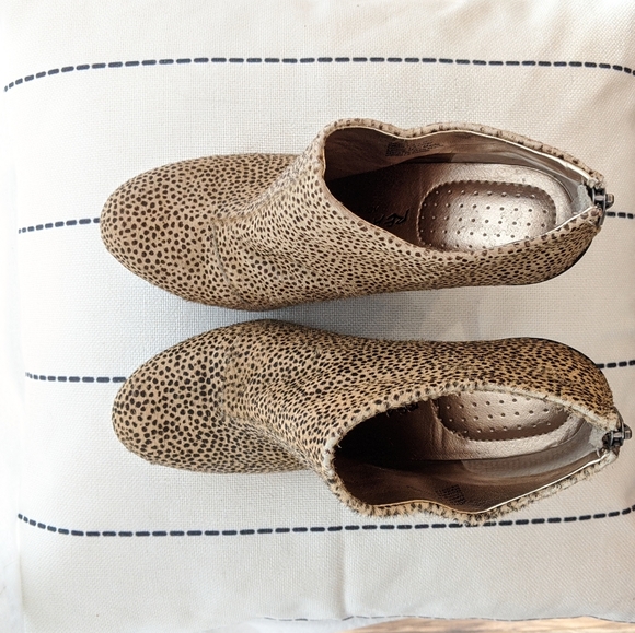 Kenneth Cole leopard print heels - Picture 3 of 3